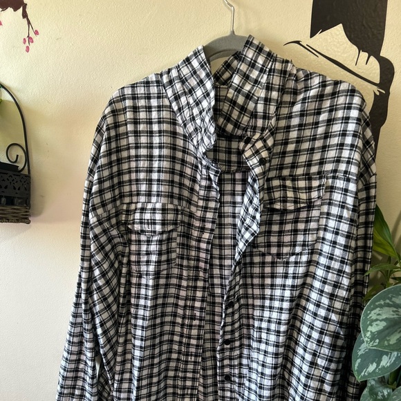 Missguided Flannel Shirt - Picture 3 of 10